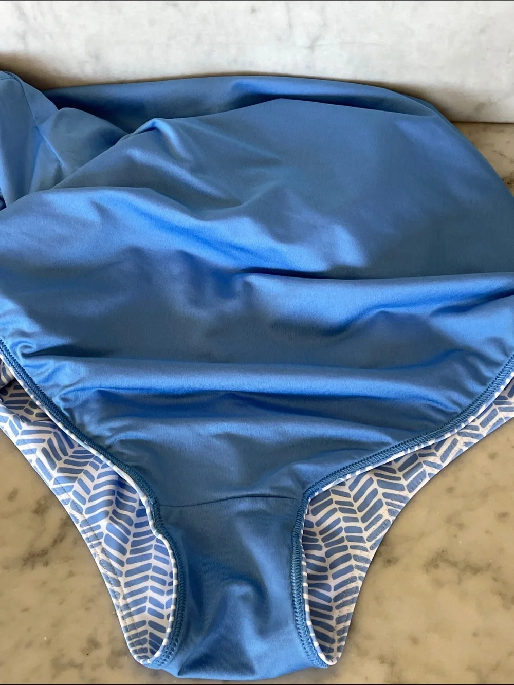 VINEYARD VINES Bayside Blue and White Chevron Ruffle Strap One-Piece Swimsuit M